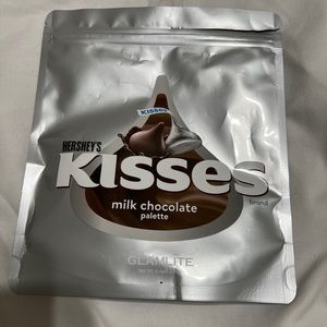 Glamlite Hershey's Milk chocolate eye shadow palette